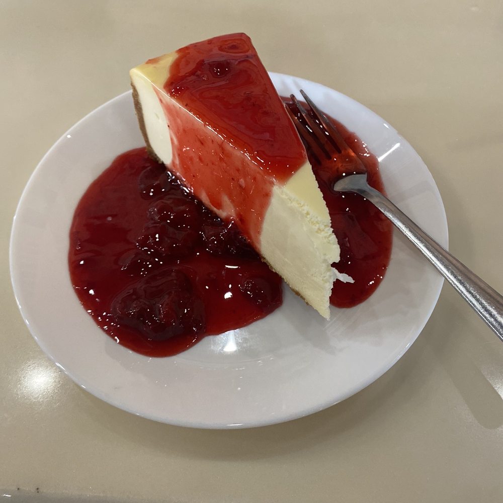 Chophouse 101 - Strawberry Cheesecake - American Near Me - Kannapolis, North Carolina