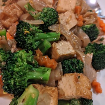 Thai Table Time - Dinner portion of pad see ew with tofu - look at all that broccoli! - Thai Near Me - Oceanside, California