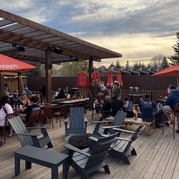 De La Nonna Big Bear - Patio area with chairs and tables - Pizza Near Me - Big Bear Lake, California De La Nonna Big Bear - Patio area with chairs and tables - Pizza Near Me - Big Bear Lake, California