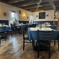 Tavo's At The Grove - Dining room