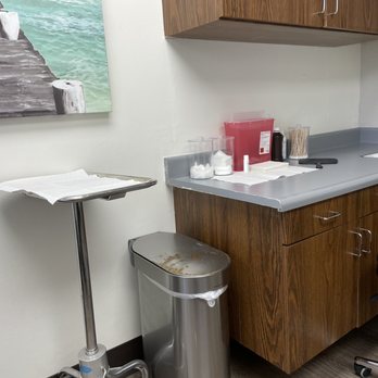 Advanced Dermatology - Pretty clean and orderly - Dermatologists Near Me - Lakewood, California