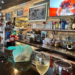 Montesano Bros Restaurant & Catering - Bar area