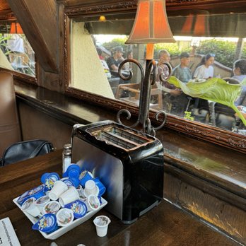 Foxy's Restaurant - table toaster - Diners Near Me - Glendale, California