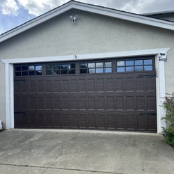 Reliable Garage Door Company of Contra Costa County - 15x7 STOCKBRIDGE DESIGN with SQ23 GLASS