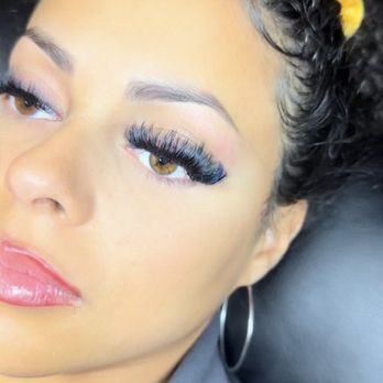 ModLash Studio - Wispy Volume set with slight cat eye - Eyelash Service Near Me - Las Vegas, Nevada