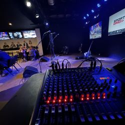 Wrigley Field Bar & Grill - Stage