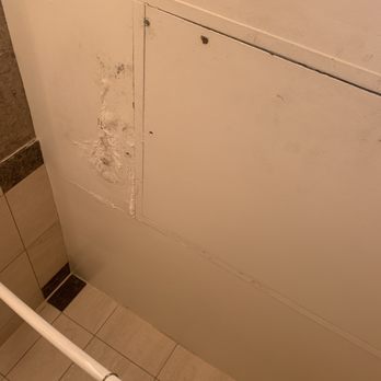 Fairmount Hotel - Shower - Hotels Near Me - San Antonio, Texas Fairmount Hotel - Shower - Hotels Near Me - San Antonio, Texas