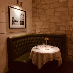 The Farm Italy Restaurant Westbury NY - Corner bar seats