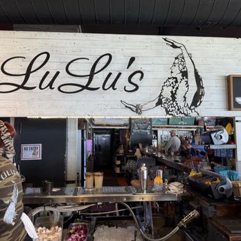 Lulu's Waikiki - Bar area - Burgers Near Me - Honolulu, Hawaii Lulu's Waikiki - Bar area - Burgers Near Me - Honolulu, Hawaii