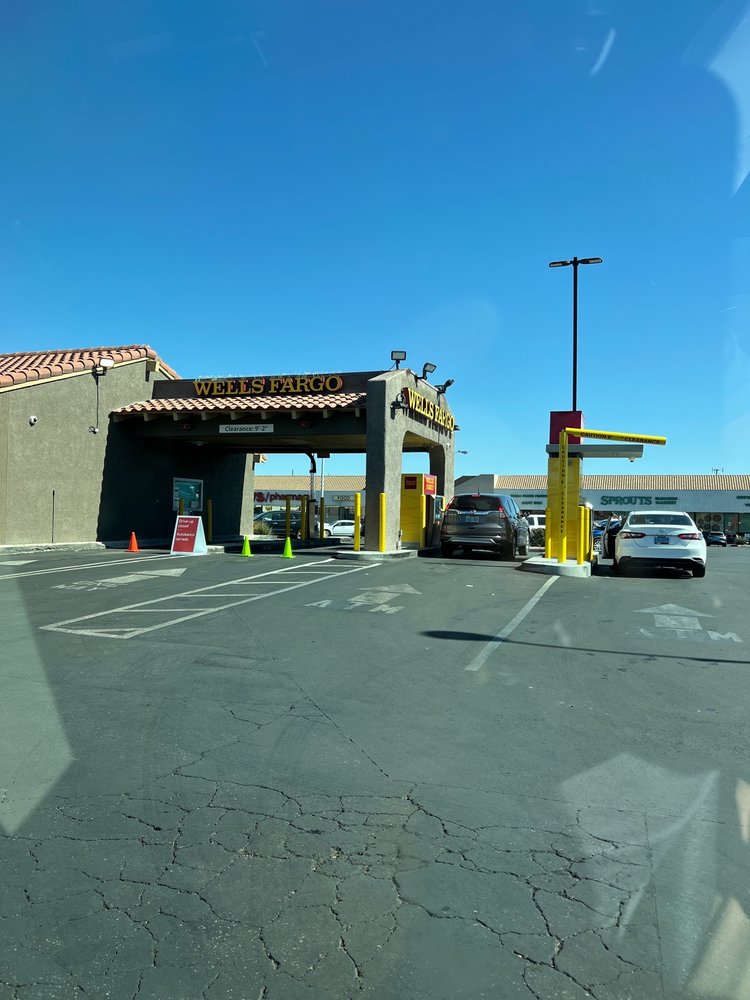 WELLS FARGO BANK Updated March 2024 21 Reviews 4016 S Rainbow