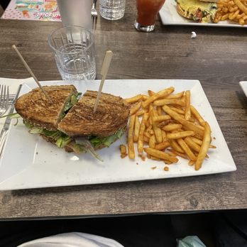 AmeriBrunch Cafe - The Goddess Sandwich Lunch but I substitute the turkey for chicken - Breakfast & Brunch Near Me - Las Vegas, Nevada