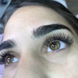 Glam Girls - Classic lash extensions! For a natural look