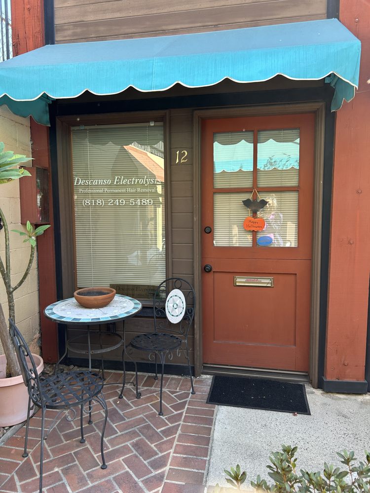 Descanso Electrolysis Logo