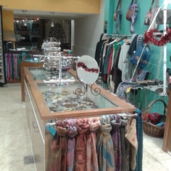 Obvio - El interior con todo tipo de complementos.