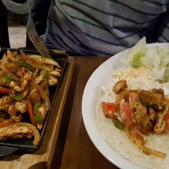 Westney's Restaurant and Bar - Chicken fajita was sizzling and perfectly presented and flavorful - Bars Near Me - Ajax, Ontario