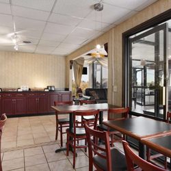 Days Inn by Wyndham Salisbury - Breakfast Area