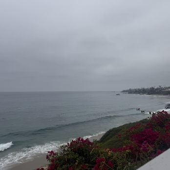The Cliff Restaurant - The view is gorgeous - American Near Me - Laguna Beach, California