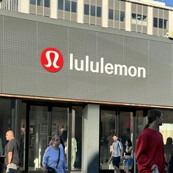 lululemon athletica - Entrance