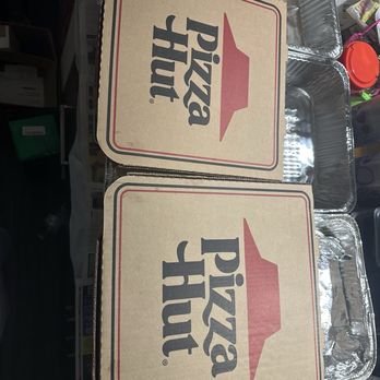 Pizza Hut - THE MED BOX ON THE LEFT COMPARED TO THE LARGE BOX ON THE RIGHT!!! RIP OFF THEY ARE PUTTING MED PIZZAS IN LARGE BOXES!!!! - Pizza Near Me - Kapolei, Hawaii Pizza Hut - THE MED BOX ON THE LEFT COMPARED TO THE LARGE BOX ON THE RIGHT!!! RIP OFF THEY ARE PUTTING MED PIZZAS IN LARGE BOXES!!!! - Pizza Near Me - Kapolei, Hawaii