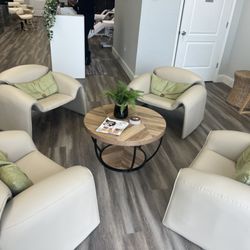 Lofts 55 Spa - Relax while you wait