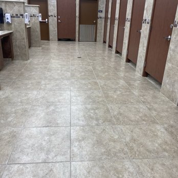 Buc-ee’s - Restrooms are clean and pristine - Gas Stations Near Me - Smiths Grove, Kentucky Buc-ee’s - Restrooms are clean and pristine - Gas Stations Near Me - Smiths Grove, Kentucky