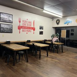 Border Town Pizza - Dining area