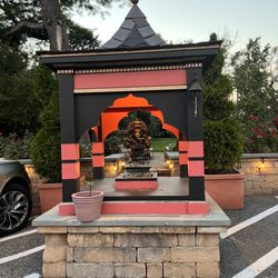 Fancy Indian food place , good for seafood and meat