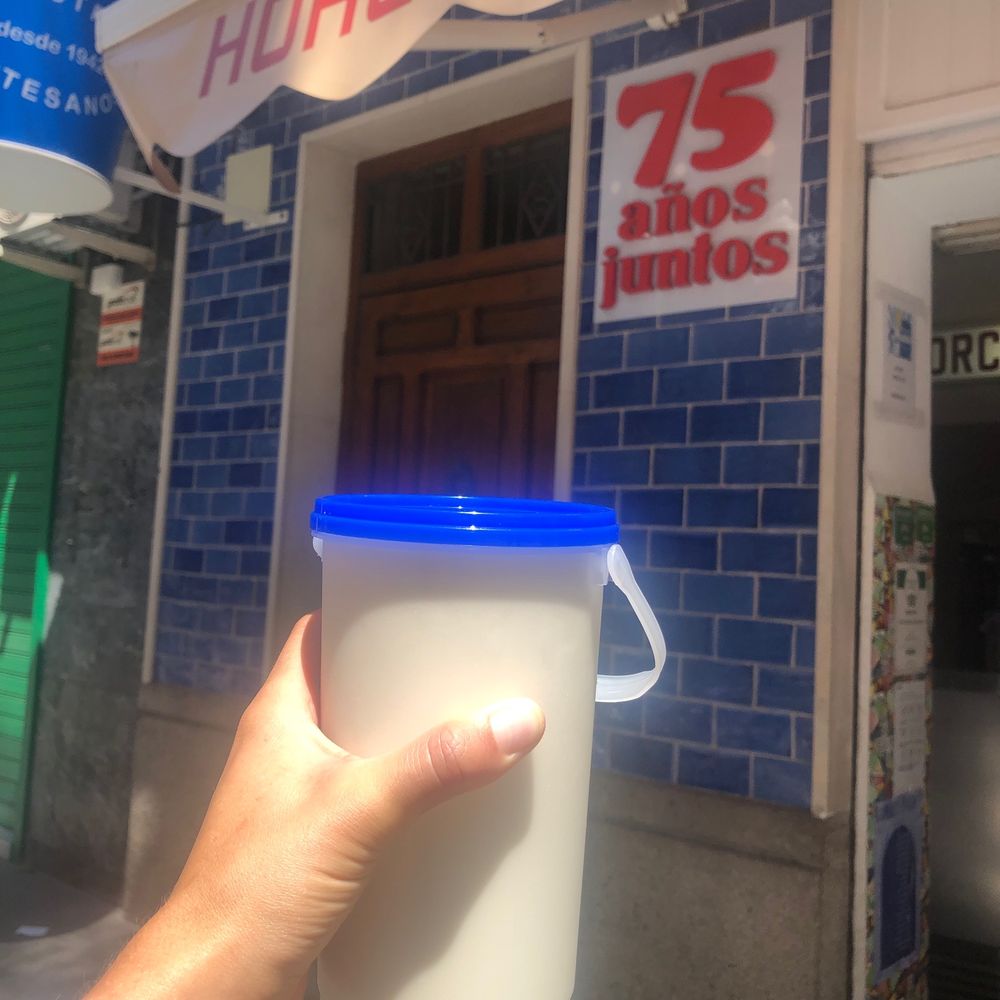 Horchatería Azul - Horchateria liter - Juice Bars & Smoothies Near Me - Alicante, A