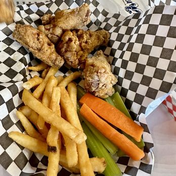The Crawfish Hut - Chicken wings (6 piece) comes with fries and veggies - Cocktail Bars Near Me - Stanton, California The Crawfish Hut - Chicken wings (6 piece) comes with fries and veggies - Cocktail Bars Near Me - Stanton, California