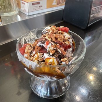 Sweet Shop Cafe Italiano - Ice cream sundae - Italian Near Me - Buchanan, Michigan Sweet Shop Cafe Italiano - Ice cream sundae - Italian Near Me - Buchanan, Michigan