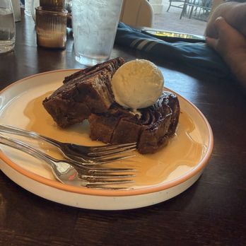 Floza Craft Pizza - Badka warm sourdough brioche laminated with Chocolate & Cinnamon. - Pizza Near Me - Palm Beach Gardens, Florida Floza Craft Pizza - Badka warm sourdough brioche laminated with Chocolate & Cinnamon. - Pizza Near Me - Palm Beach Gardens, Florida