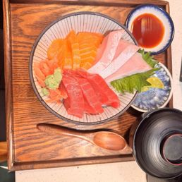 K11. Sake Maguro Hamachi Don