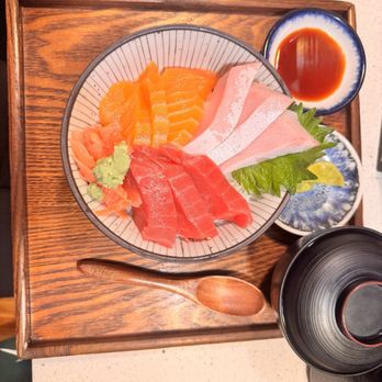 Tora Japanese Restaurant - K11. Sake Maguro Hamachi Don - Japanese Near Me - Boston, Massachusetts