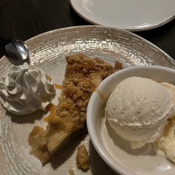 Founders House Pub and Patio - Warm Apple Crumb Pie - Pubs Near Me - Milford, Connecticut Founders House Pub and Patio - Warm Apple Crumb Pie - Pubs Near Me - Milford, Connecticut