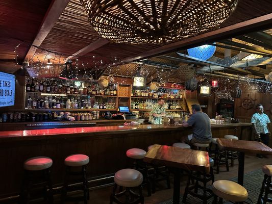 Trader Vic's by null