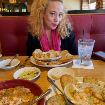 Carrabba's Italian Grill - As I walk into the establishment we sit in a booth of comfort and quiet clean restaurant, I enjoy shrimp scampi - Italian Near Me - Clearwater, Florida