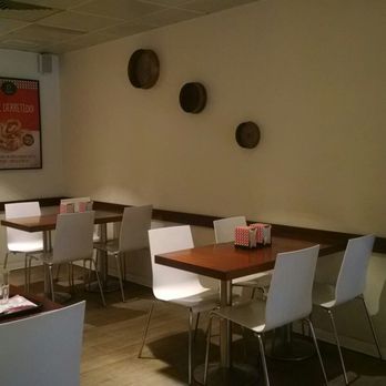 A Padaria Portuguesa Expo - Upstairs seating - Bakeries Near Me - Lisbon, 11