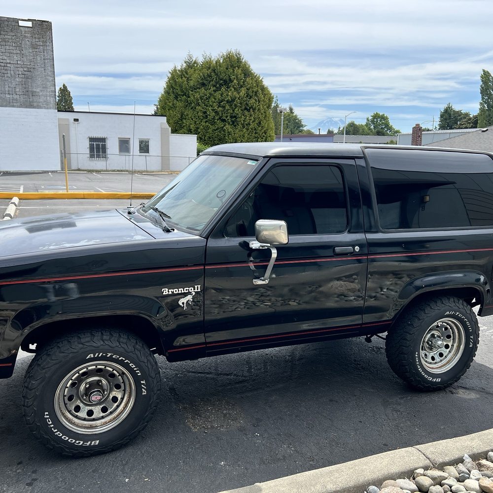 Custom Auto Tint - Auto Glass Services Near Me - Tacoma, Washington