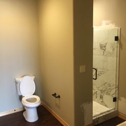 Fox Canyon Glass & Mirror - This 3/8 door makes any shower pop