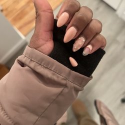 Jeeyune Nails & Spa - I did my nail on the spot, and days later my nail fell off completely for no reason.