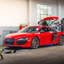 Elite Automotive Specialists - Audi R8 with the elusive "Gated" transmission getting a thorough inspection