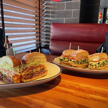 Hillstone - Burger and Crispy Chicken Sandwich - New American Near Me - San Francisco, California