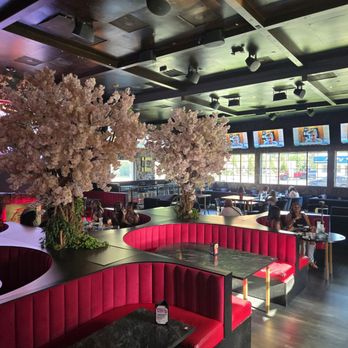 Unforgettable Kitchen and Cocktails - Main dining/lounge area - Lounges Near Me - Houston, Texas