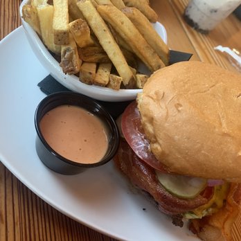 Big Orange | Midtown Little Rock - Arkansas bacon & cheddar burger with fries - Salad Near Me - Little Rock, Arkansas