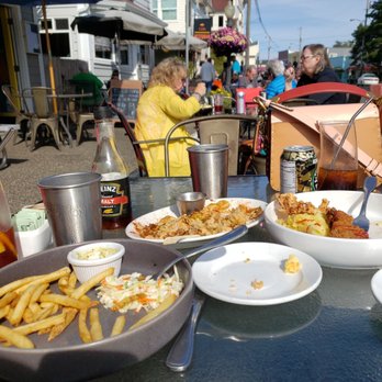Nosh Eatery - I ate all my halibut. The meatloaf is to die for. Artichokes deep-fry are great. Lots of gluten free options - New American Near Me - Florence, Oregon