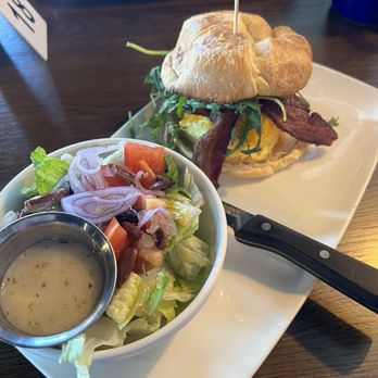 Freely Taproom & Kitchen - Beer Bar Near Me - Tempe, Arizona