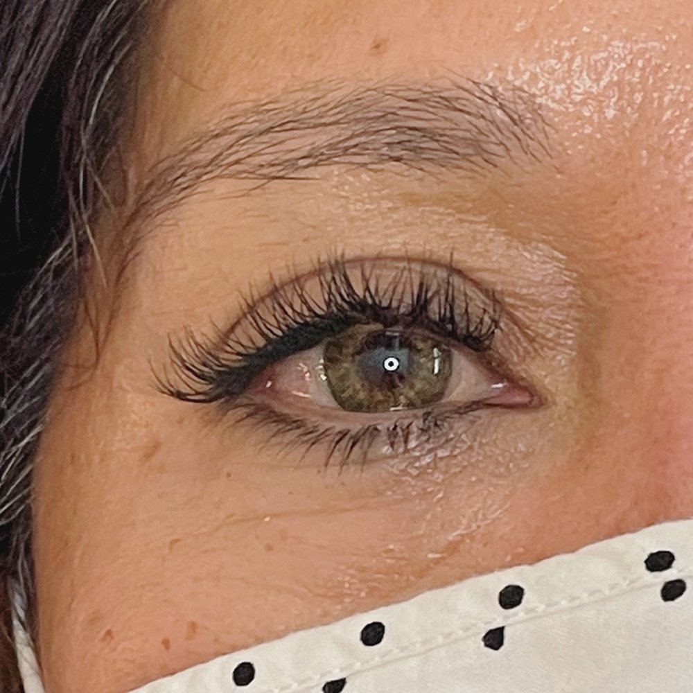 Doll Eyes Logo