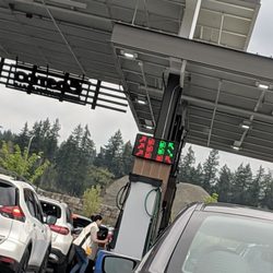 Costco Gasoline - Indicators to show which pumps are free