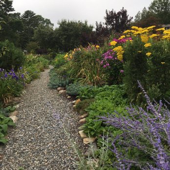 Cedarholm Garden Bay Inn - Garden path - Bed & Breakfast Near Me Cedarholm Garden Bay Inn - Garden path - Bed & Breakfast Near Me