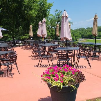 Defiance Ridge Vineyards - Patio in front of Historic home - Wineries Near Me - Defiance, Missouri